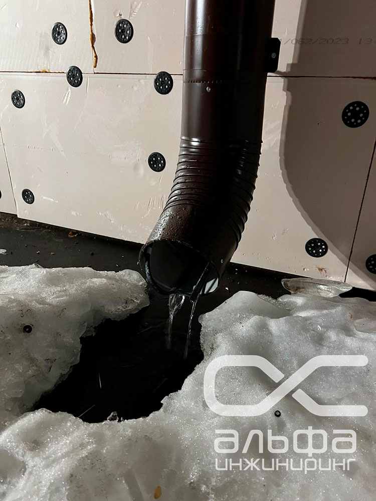 Обогрев водосточной системы кровли производственного здания саморегулирующимся кабелем